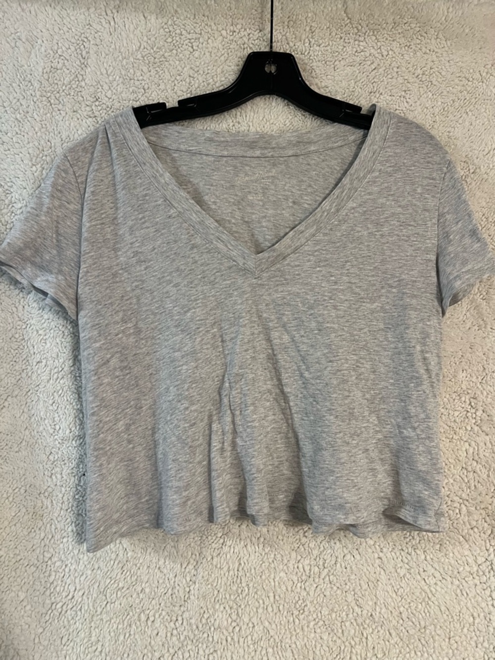 Universal Thread Heather Gray V-Neck Crop Tee